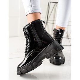 Sergio Todzi Svarta Trappers På Plattformen 1