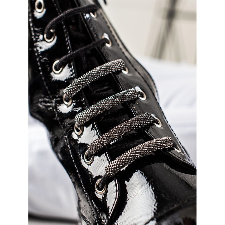 Moderiktiga lackade stövlar svart 2