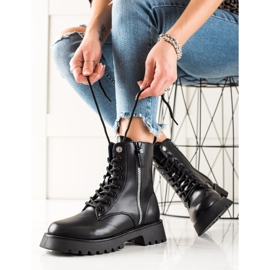 Trendiga svarta fällare 2