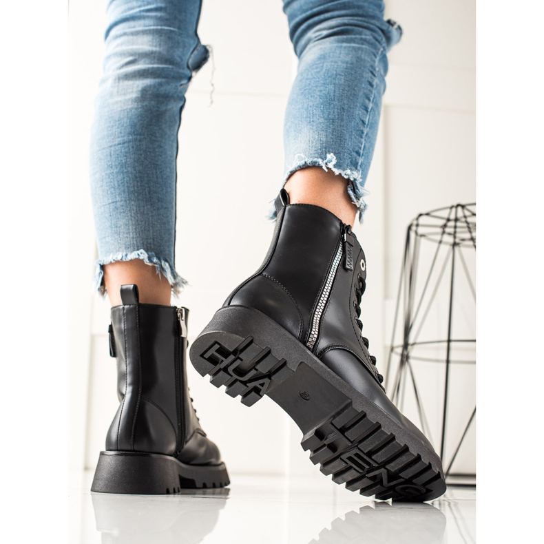 Trendiga svarta fällare 1