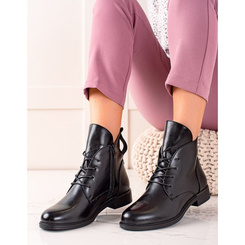 Svarta klassiska stövlar från Sergio Leone 1