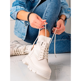 TRENDI Beige stövlar med snörning 1