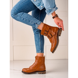 Kayla Bruna Casual Workers 1