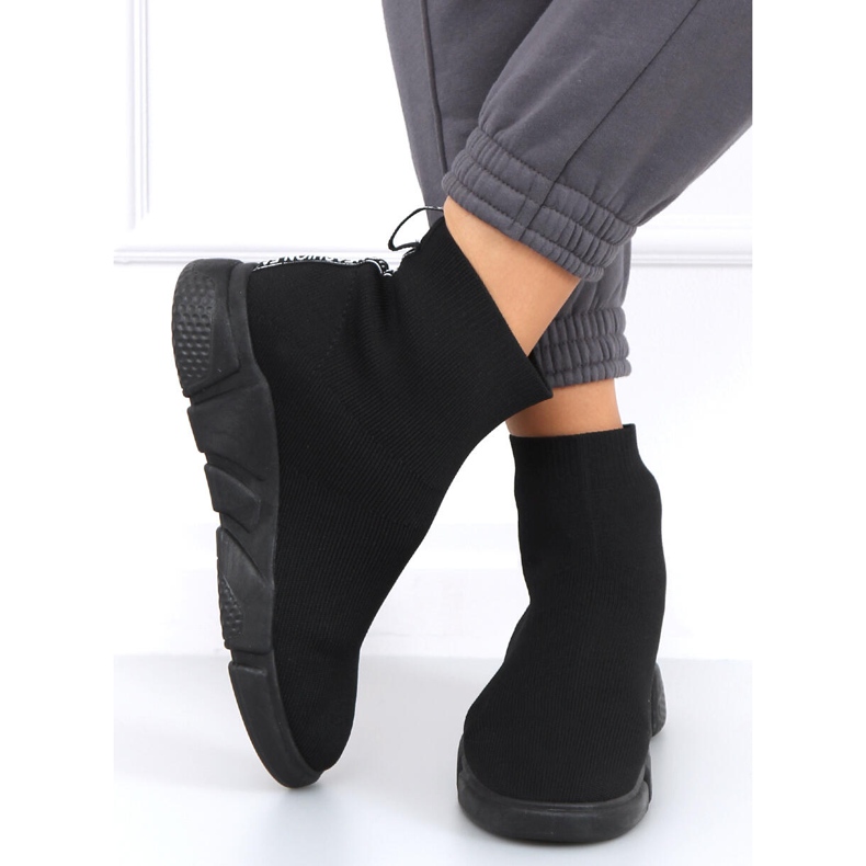 Cento svarta strumpor 1