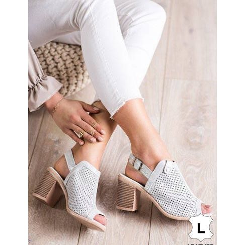 Glödande sandaler tillverkade av VINCEZA -läder silver- 1