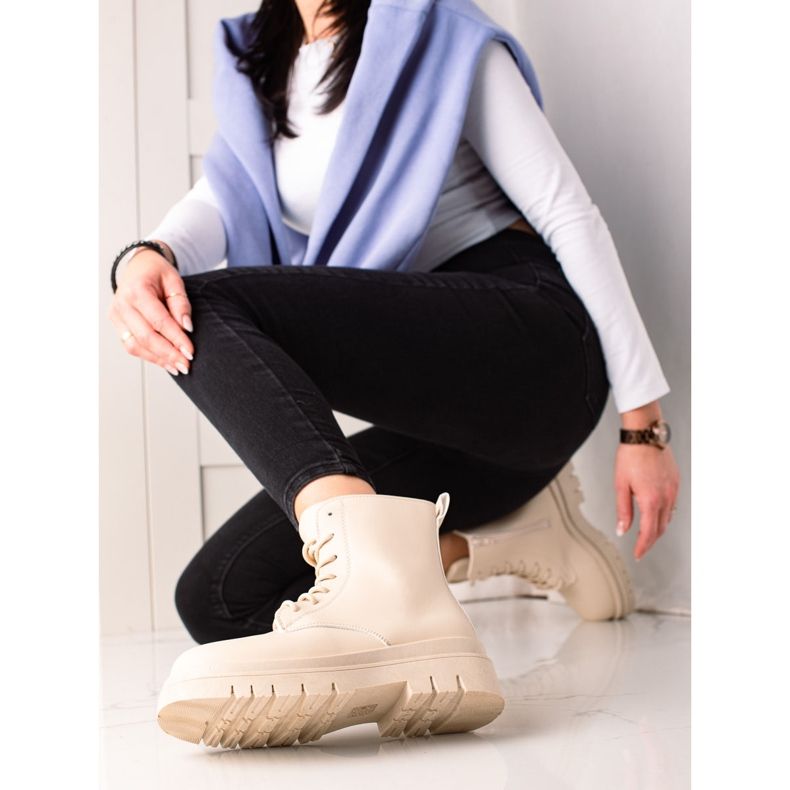 TRENDI Klassiska Beige Trappers På Plattformen 1