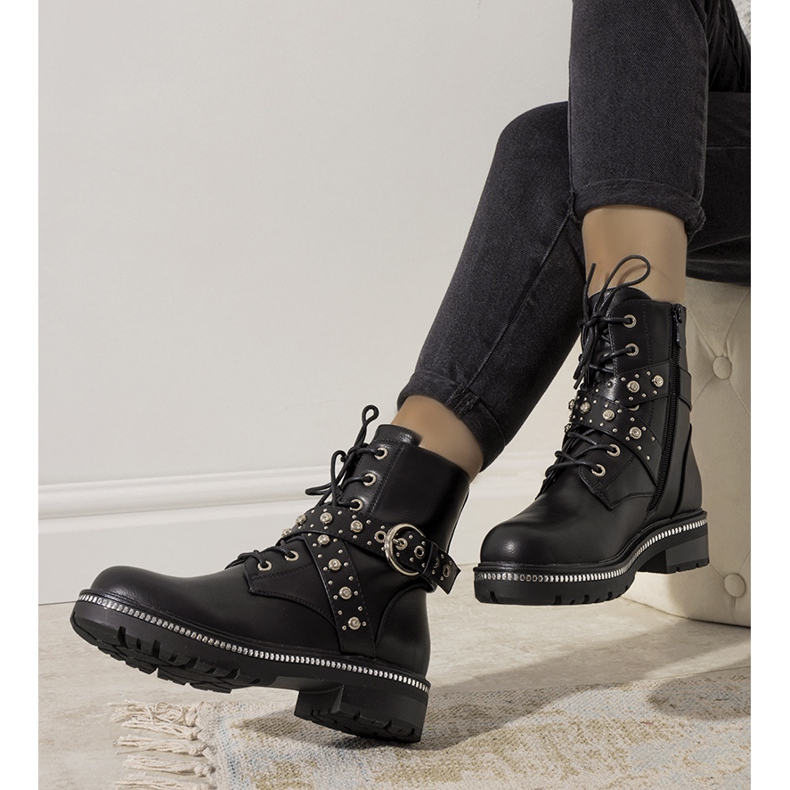 Svarta isolerade stövlar från Joann 1