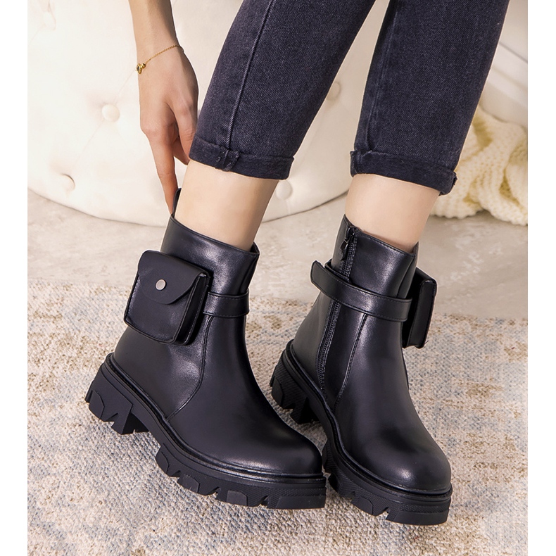 Svarta isolerade stövlar med Millikin-påse 1