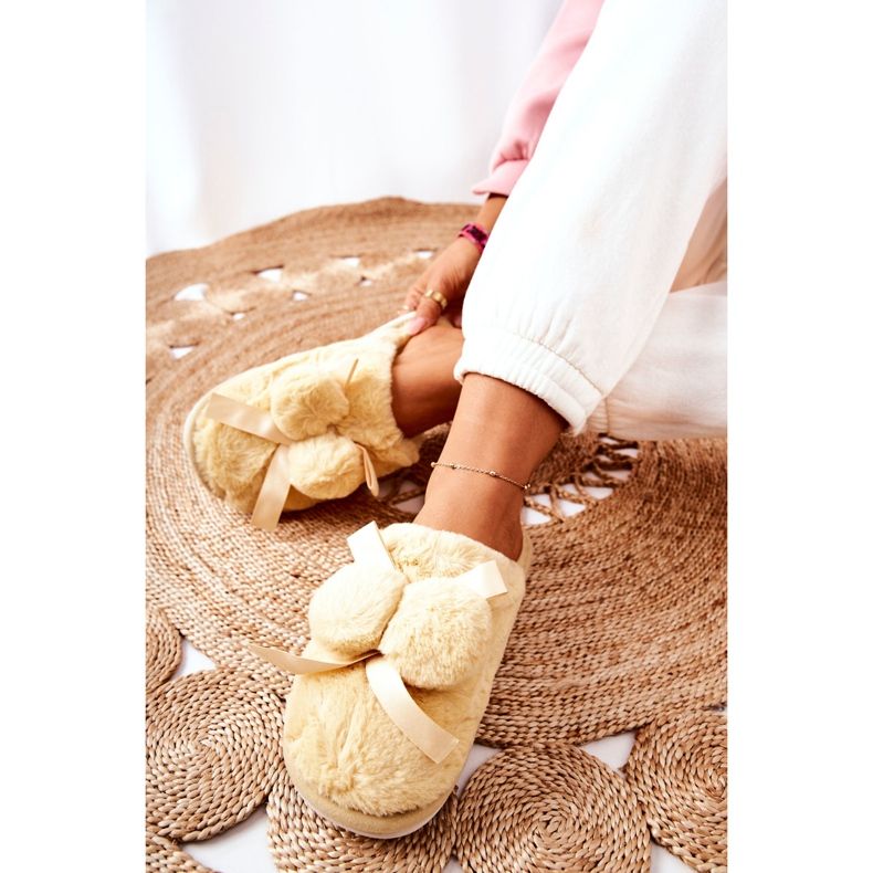 Gula Pamppy Fur Tofflor Med Pompoms beige ecru 2