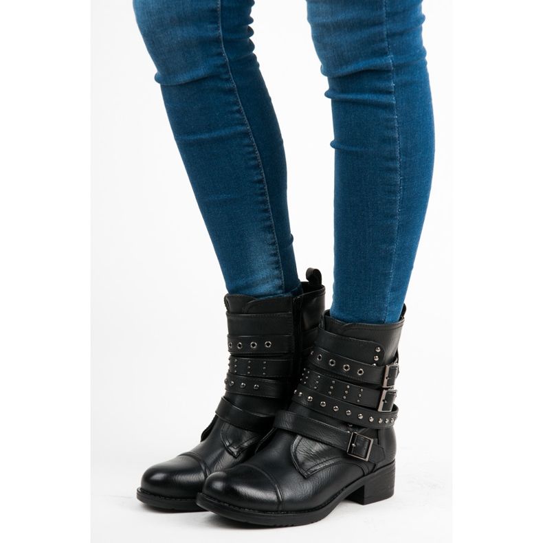 Erynn Svarta arbetare med spännen 2