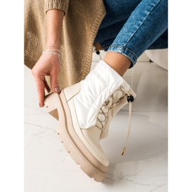 Small Swan Beige Snow Boots På Plattformen 1