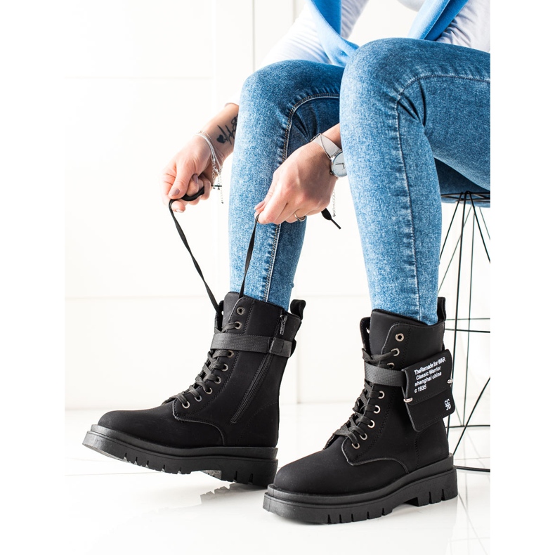 TRENDI Svarta fångare med ficka 1