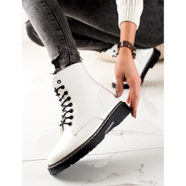 TRENDI Vita isolerade stövlar 1