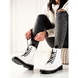 TRENDI Vita isolerade stövlar 2