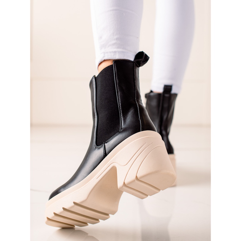 TRENDI Stövlar På Beige Plattform svart 1