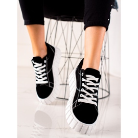 TRENDI Svarta sneakers på plattformen 1