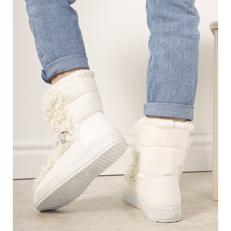 Vita snöstövlar med päls från Montmina 1