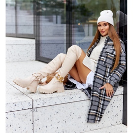 Höga stövlar med ett dekorativt beige Masha -element 2