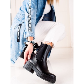 Seastar Svarta stövlar på plattformen 2