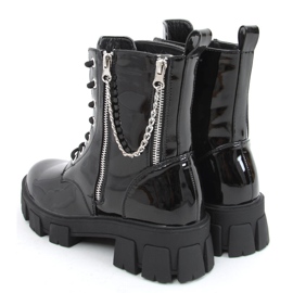 Ankelboots i lack med kedja Mina Black svart 2