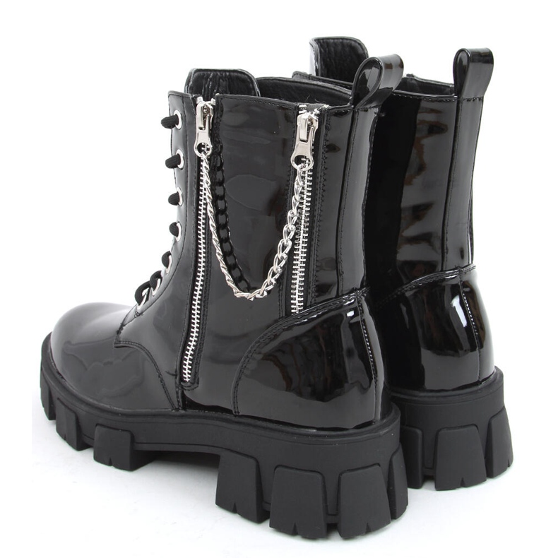 Ankelboots i lack med kedja Mina Black svart 2
