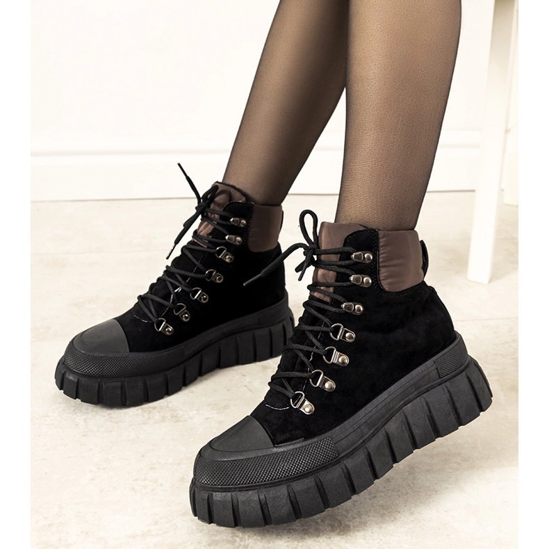 Svarta, isolerade damskor med snörning från Calabresi brun 1