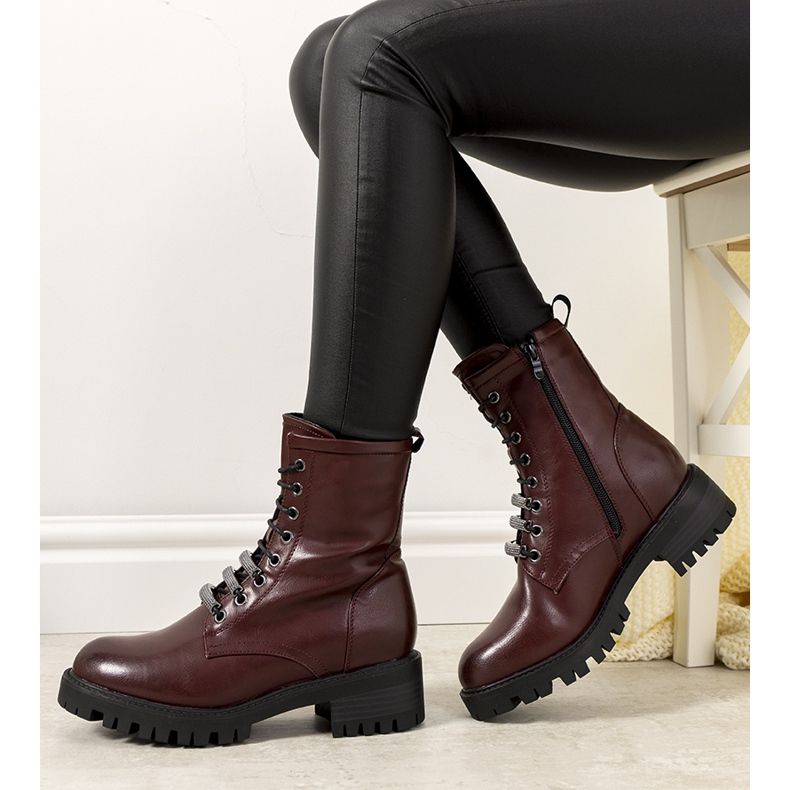 Rödbruna isolerade stövlar Valdez rödvin 1