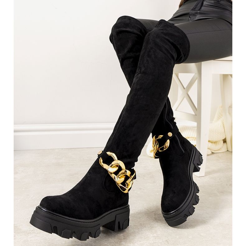 Svarta stövlar på tjock Alines sula 1