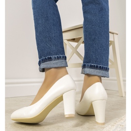 Vita pumps på Unos stolpen 1