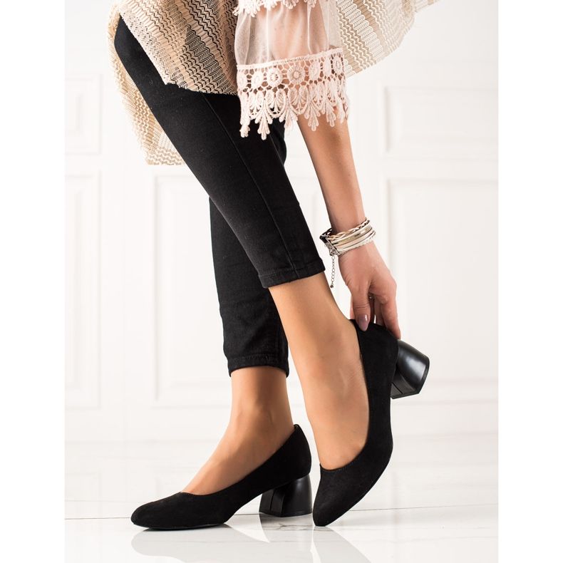 M.Daszyński Svarta Pumps På Låga Klackar 2