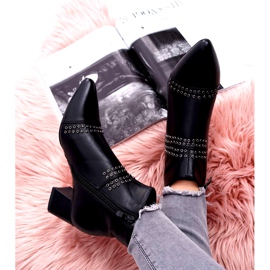 PS1 Damstövlar På Klack I Spitz Med Nitar Svart Primma 4