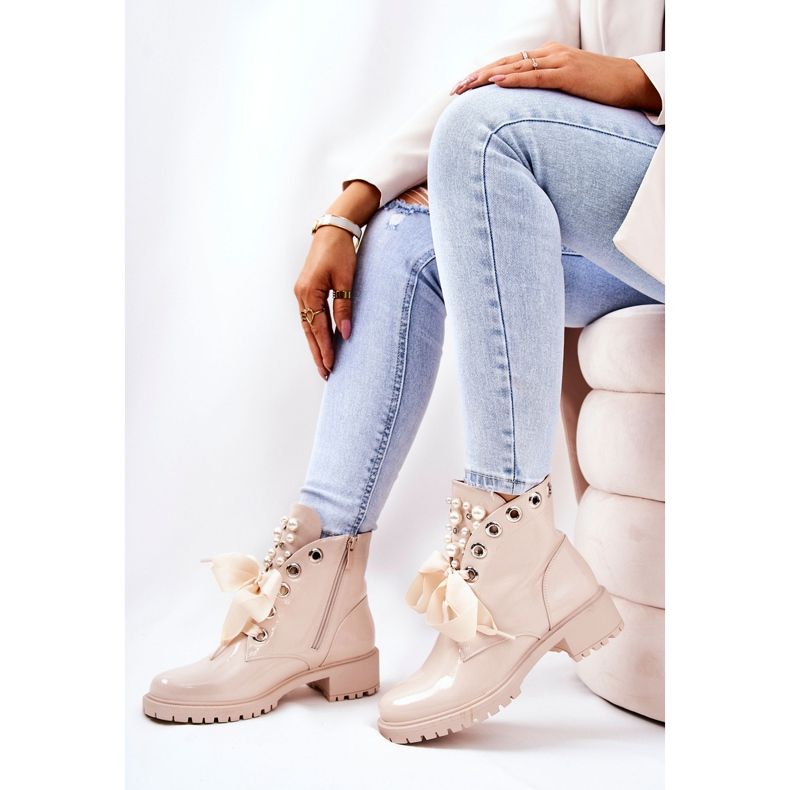 PL4 Lackade Varma Arbetare Med Beige Pärlor 2