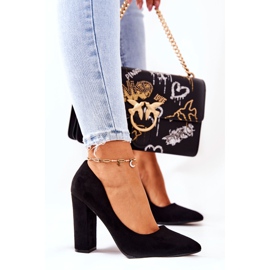 WS1 Mocka Pumps På En Svart Valoris Bar 2