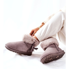 Kvinnors snöfock isolerade med grå fransar 1