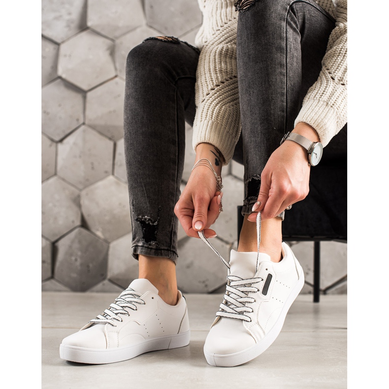 TRENDI Lätta sportskor gjorda av ekologiskt läder vit svart 1