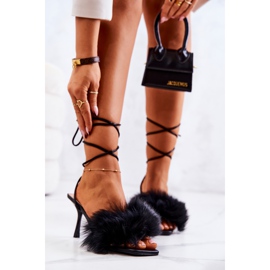 FM1 Lindsay Svarta Sandaler På En Hög Klack Med Päls 2