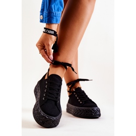 PS1 Sneakers På En Massiv Svart Suzane Plattform 1