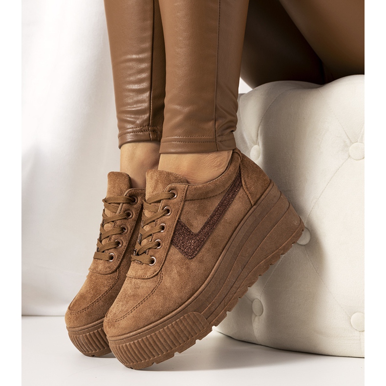 Bruna sneakers med hög botanisk sula 1