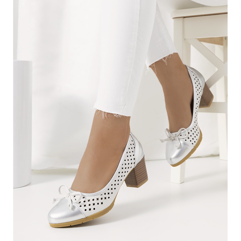 Pereira silver genombrutna pumps 1