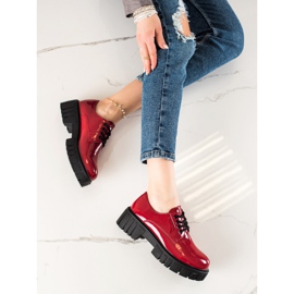 Röda skor på La.Fi-plattformen 1