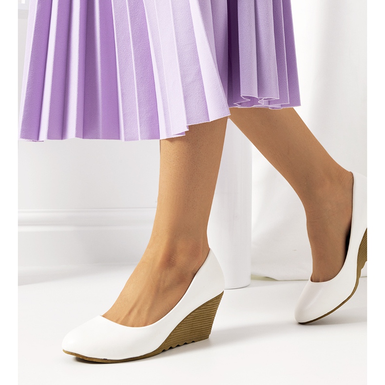 Vita pumps på kilen Unies ecru 1