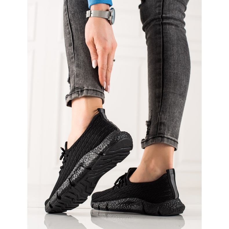 TRENDI Svarta sportskor 1