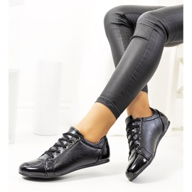 Svarta skor med lackad tå från Parady 1