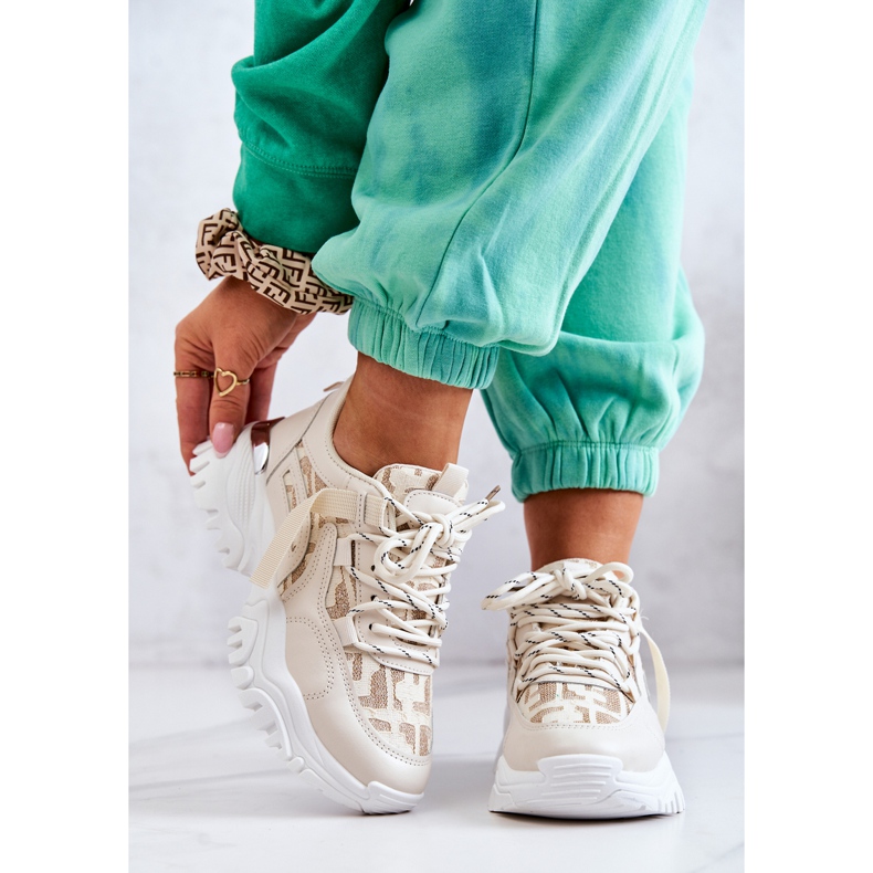 Sneakers på en massiv sula Beige din stil 2