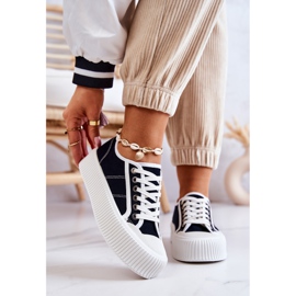 FB2 Låga sneakers på den svarta Mischa-plattformen 2