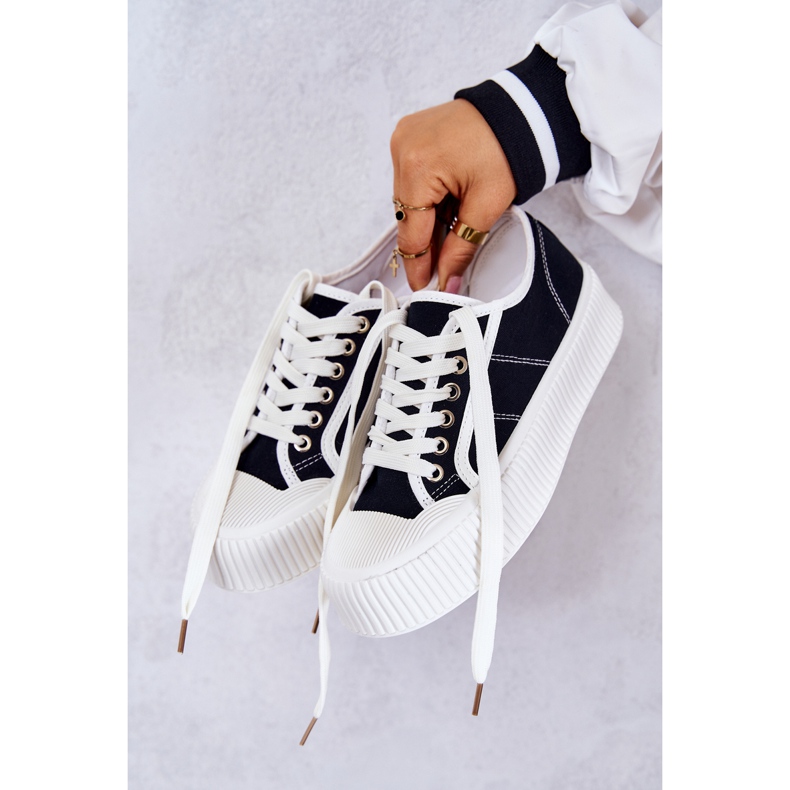 FB2 Låga sneakers på den svarta Mischa-plattformen 1