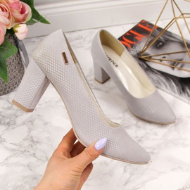 Pumpar på stolpen Monique W AN866A grå 1