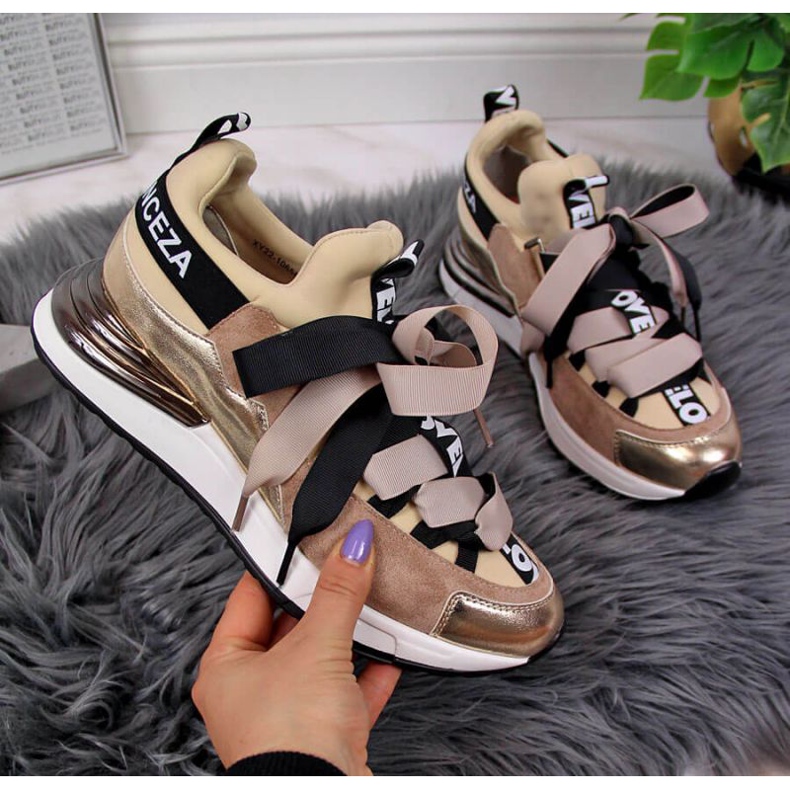 Sneakers med inskriptioner Vinceza W JAN49A beige 1