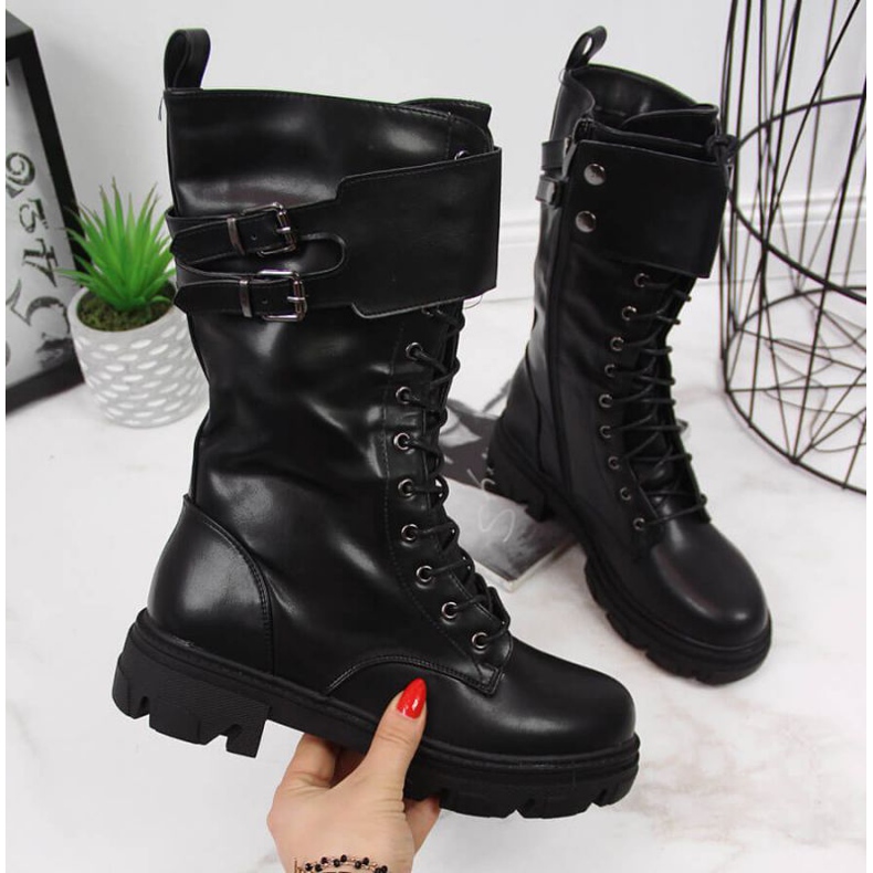 Arbetare isolerade på Vinceza W JAN54 -plattformen svart vit 1