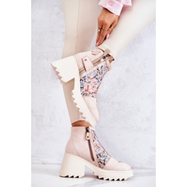 Läderstövlar på en massiv stolpe Maciejka Beige 05325-04 2